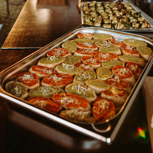 Essens-Platte - Catering in Münster und im Münsterland – GN Behälter mit vorbereiteten Stullen mit unterschiedlichen Aufstrichen.